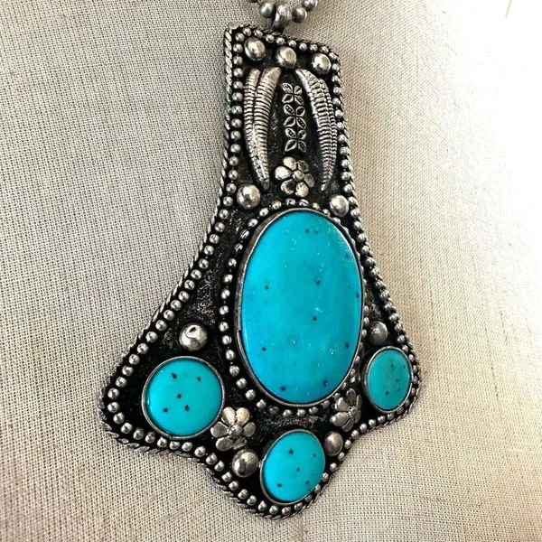 Silver tone turquoise blue southwestern large pendant necklace - Image 3
