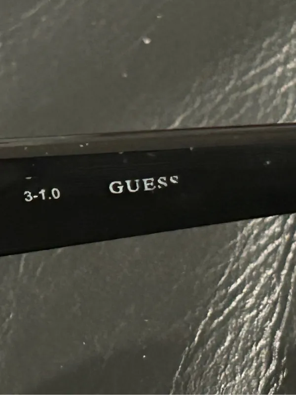 Guess Black Cat-Eye Sunglasses with Pink Corner Accents - Image 10