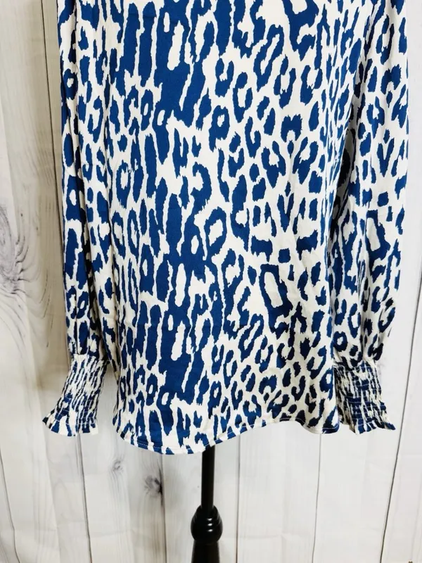 Entro Abstract Button Down Satin Top Smocked Cuff Ruffle Sz L Blue Ivory NWOT - Image 7