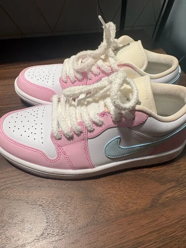 Air Jordan Nike women’s low SE Paw Print Pink Foam - Image 2