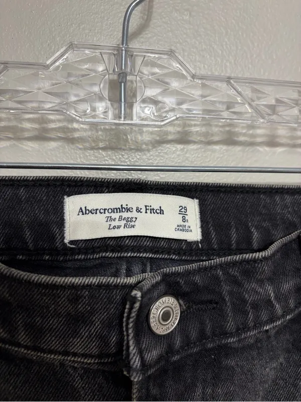 Abercrombie The Baggy Low Rise Jean in Black Wash Denim - Size 8/29 - Image 3