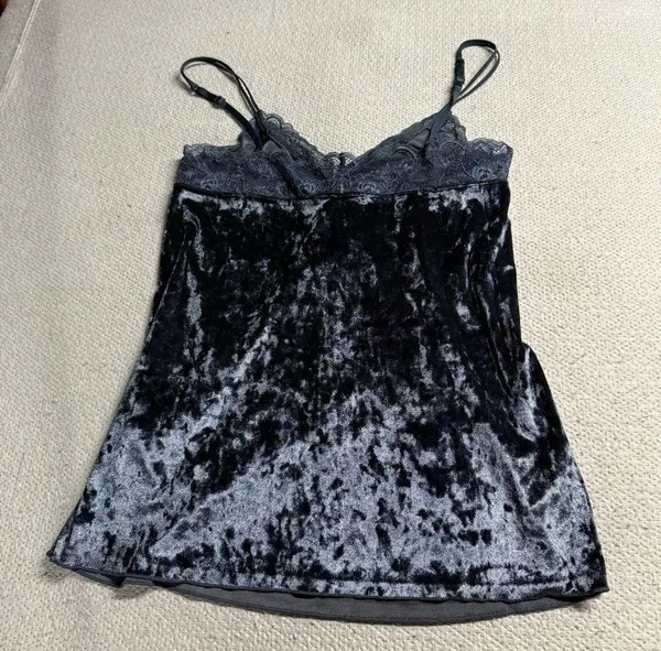 benetton undercolors crushed velvet velour lace trim cami tank top in grey blue - Image 5
