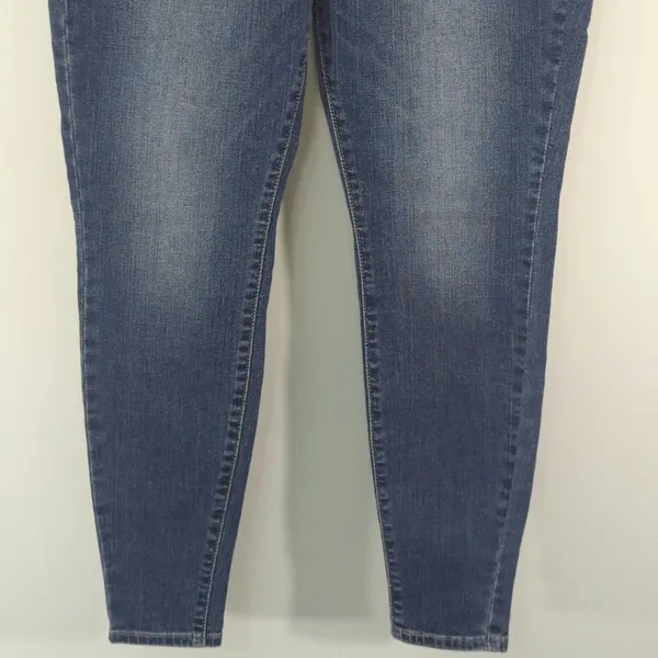 Signature By Levi's Strauss Women's Mid Rise Skinny Med Wash‎ Sz. 27 NWT - Image 3