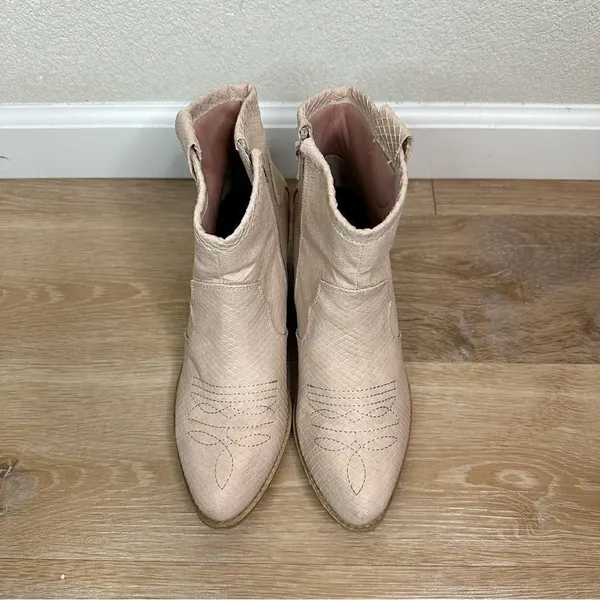 Dirty Laundry Light Pink Western Reptile Embossed Ankle Boots, Size 8.5 - Image 7