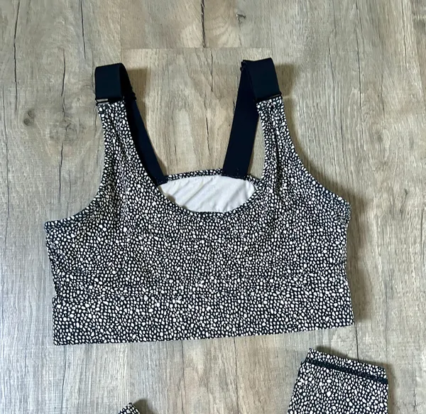 Varley leggings and sport bra set size S - Image 2