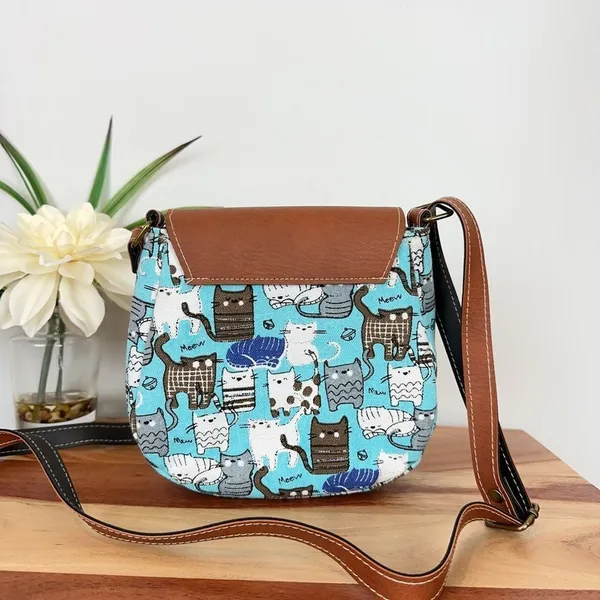 New Small Crossbody bag with‎ cat prints Brown - Image 4