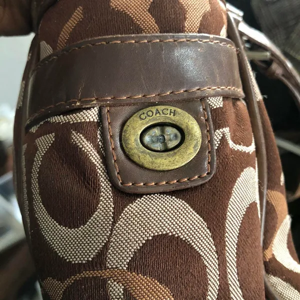Coach 2000s Y2K Signature Optic Brown Gallery Leather Tote Shoulder Hand Bag Purse Brass Hardware #Preppy #Academia #Old Money #Vintage #Whimsygoth Some wear as pictured Approx 12” Wide x 9” Tall x 4.5” deep - Image 6