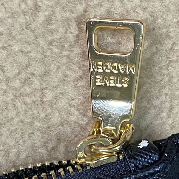 Steve Madden Black Faux Leather Zip‎ Card Holder Wallet Coin Pouch ID Window GUC - Image 6