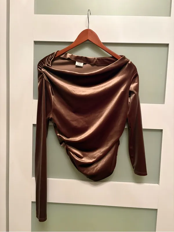 Abercrombie & Fitch Long-Sleeve Velvet Asymmetrical Draped Top Size Small - Image 2