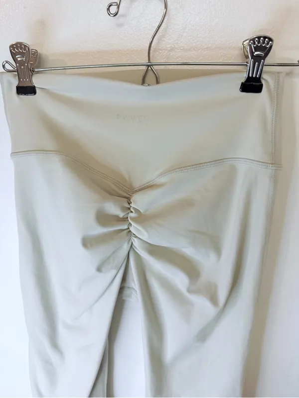 PAVOI High Waisted Scrunch Leggings Women’s Medium Bone Ivory Yoga Gym Pants - Image 5