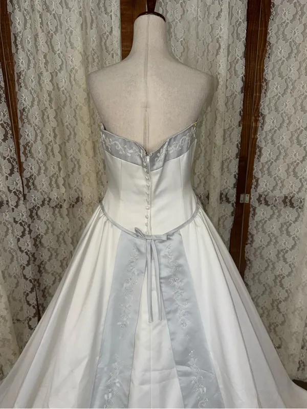 Gorgeous Vintage 90s Mori Lee Strapless White Satin Ball Gown - Image 8
