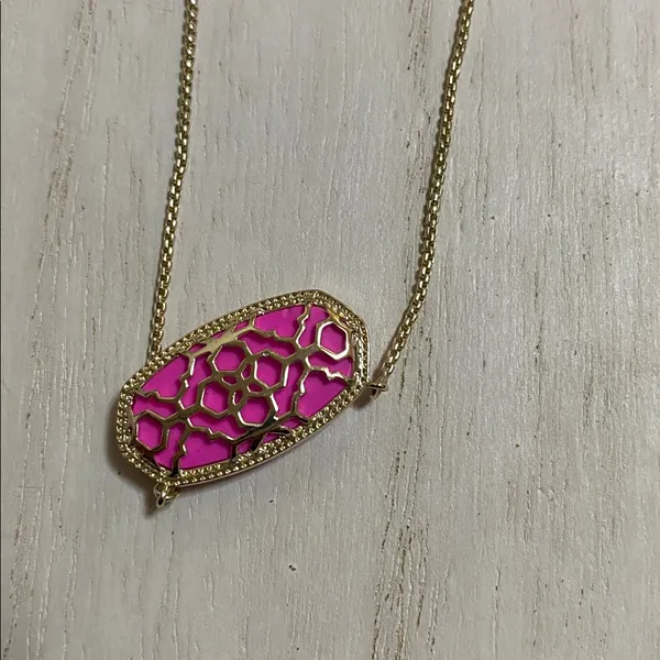 Kendra Scott Elisa Magenta Magnesite/gold color border pendant necklace - Image 3