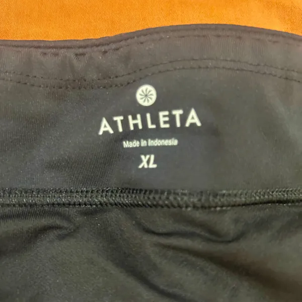 Athleta Black and Green Athletic Shorts Moisture-Wicking Relaxed Fit - Image 5