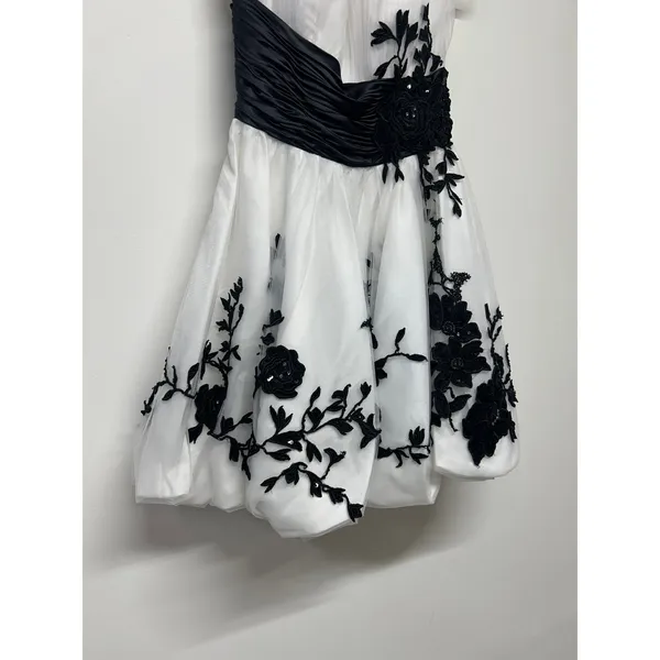 Sherri Hill‎ White Black Floral Lace Strapless Bubble Hem Mini Dress 4 Hoco Prom - Image 4