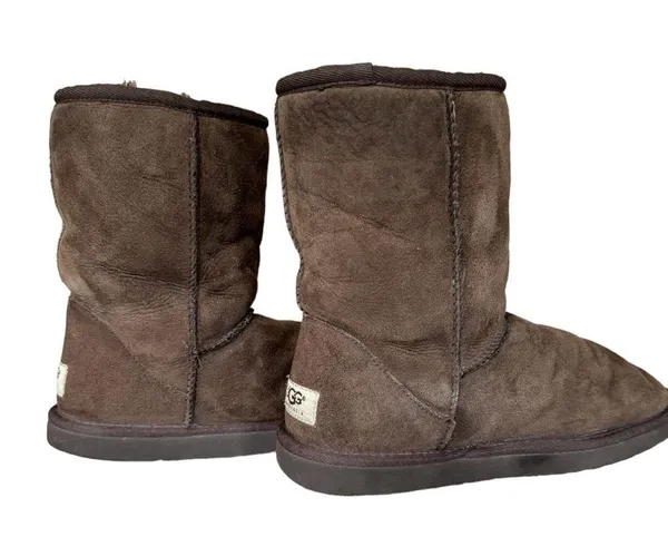 UGG Classic Short II Chocolate Size 7 - Image 5