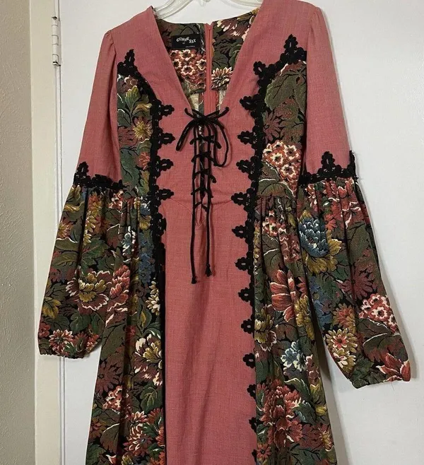 Gunne Sax Rare Vintage 1969 black label renaissance Tapestry Floral red dress - Image 2