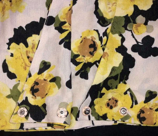NWT J.O.A Floral Cropped Blouse - Medium - Image 3