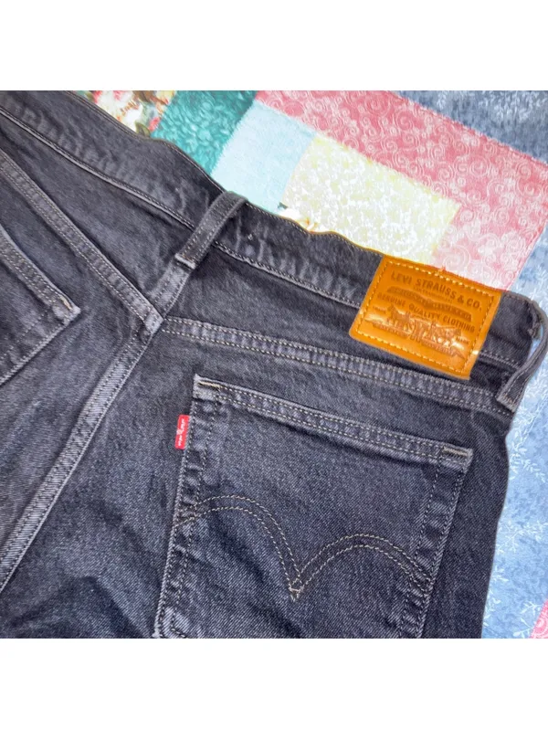 Levi's Wedgie Fit Black Denim Shorts Woman’s Size 28 Summer Denim - Image 3