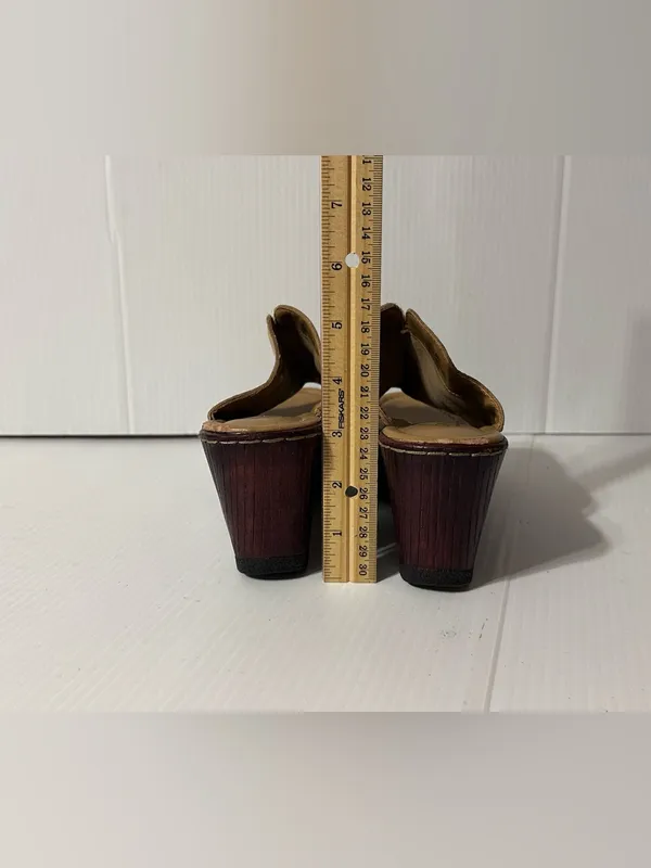 b.o.c. Leather Wedge Slide Sandals women size 8 M - Image 8