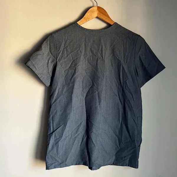 Figs scrub zipper pockets - Image 2