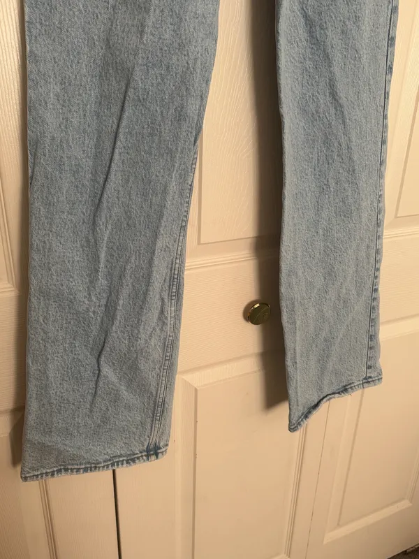Abercrombie 90’s relaxed high rise curve love light wash denim jeans 2 /26 long - Image 6