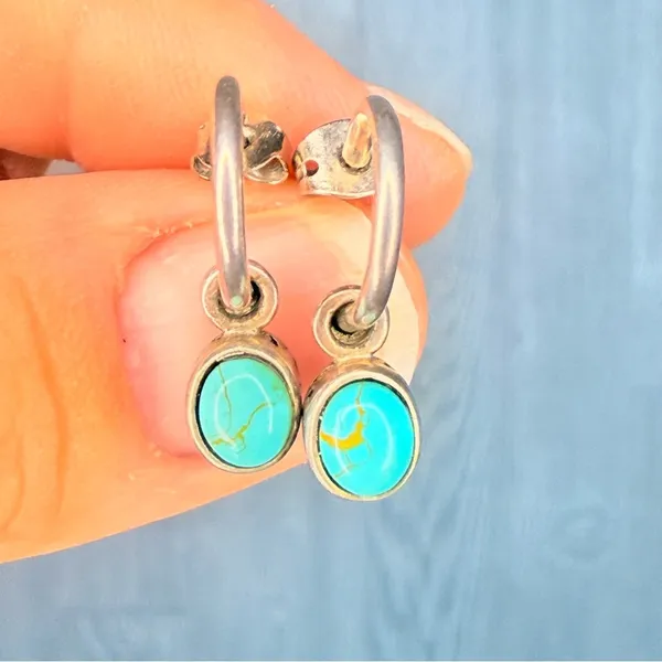 Turquoise tone oval gem dangle earrings in silver tone set Jewlery accessories - Image 2