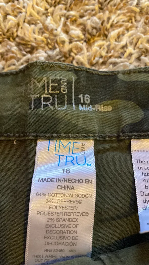 Time & Tru Utility Shorts - Image 3