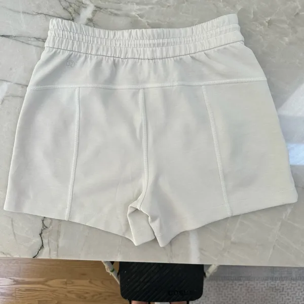 Lululemon Softstreme High-Rise Short 4" - Image 3