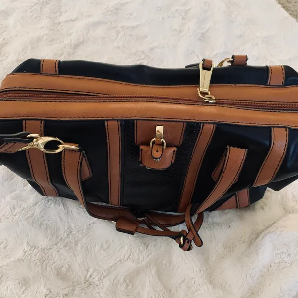 London Fog Authentic Satchel - Image 5