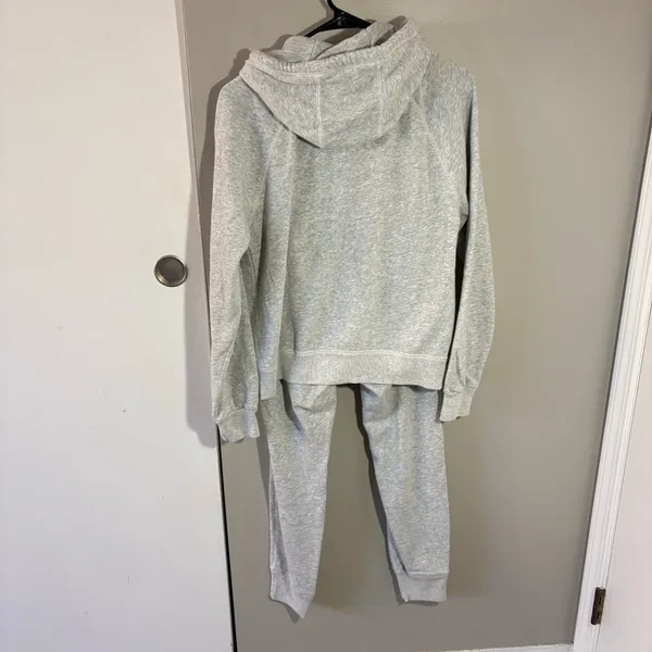 Abercrombie & Fitch Heritage Logo Full-Zip Hoodie and Matching Sweatpants Set Two Piece - Image 6