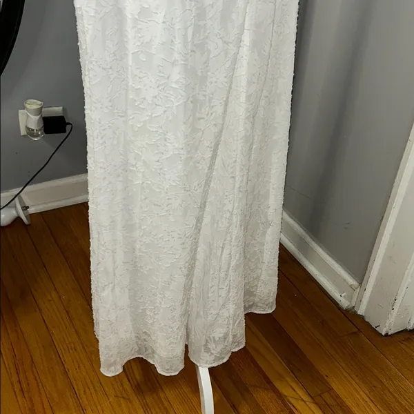 Lulus White Sleeveless Scoop Neck Wedding Gown - Image 4
