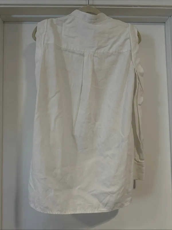 BCBGMaxAzria White Cold-Shoulder Button Front Blouse - Image 8