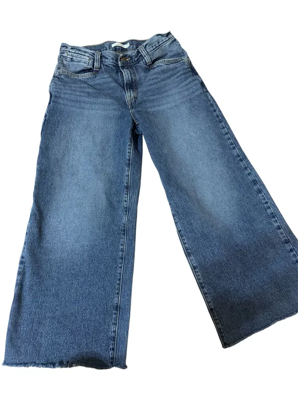Levi’s Super trendy 94 Baggy Wide Leg jeans in a classic medium wash. High rise with a relaxed 90s-inspired fit and wide leg silhouette. - Image 2