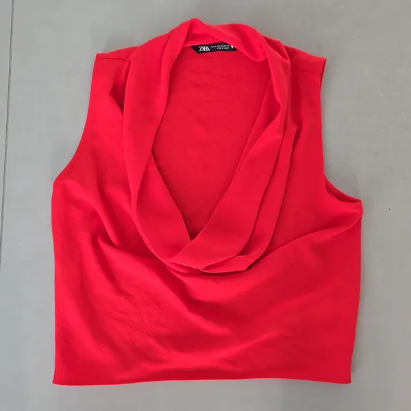 Zara Women's Vibrant Red Cowl Neck Crop Tank Size XS - Image 4