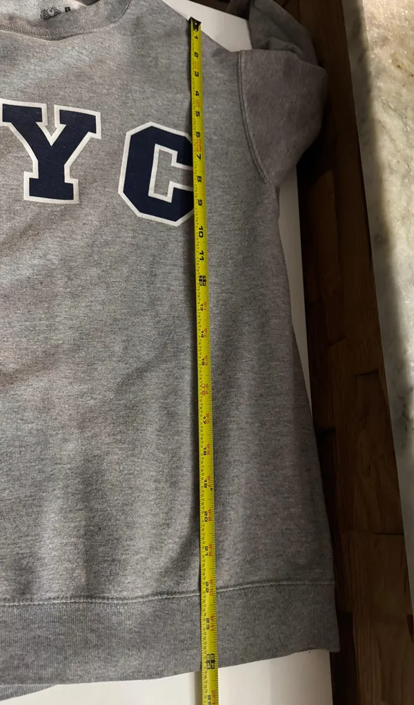 Fruit of the Loom Vintage NYC Crewneck Gray Sweatshirt, Size Small - Image 8