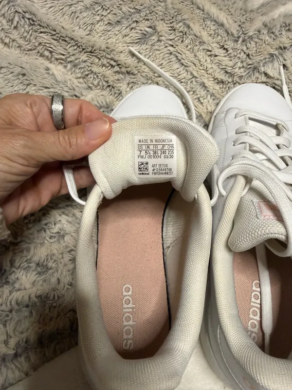 Adidas Advantage Base sneakers in white, featuring iconic perforated three-stripes and a low-profile silhouette. - Image 4