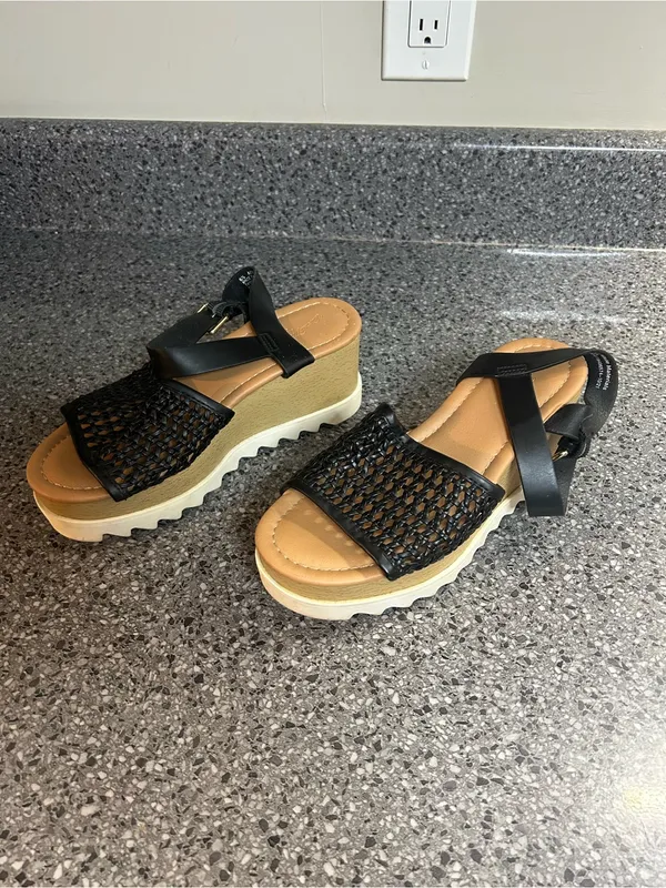 Universal Thread Black Woven Platform Wedges with Tan Footbed - Image 3