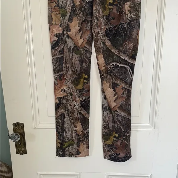 Green and Brown Cargo Pants with Camouflage Design - Image 11
