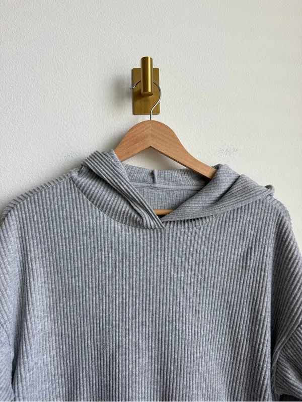 Alo Yoga Muse Cropped Ribbed Hoodie Gray Women's Medium Relaxed Fit - Image 4