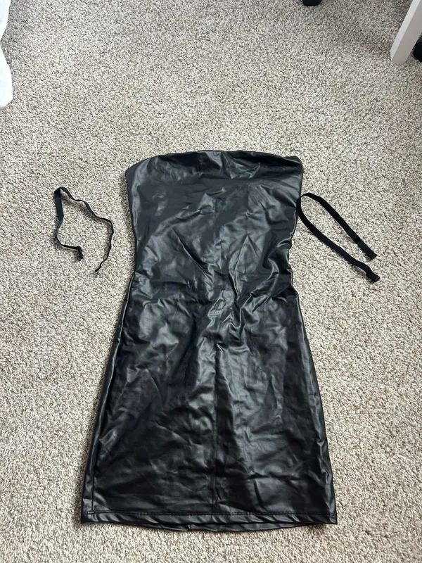 Spirit Halloween Black Dress with adjustable straps - Image 3