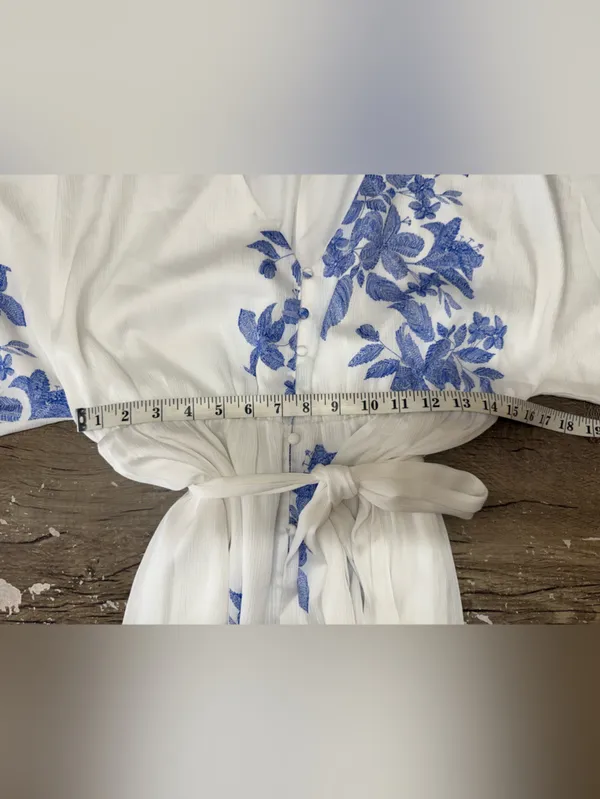 Sugar lips white maxi dress with blue floral print size large NWT - Image 4