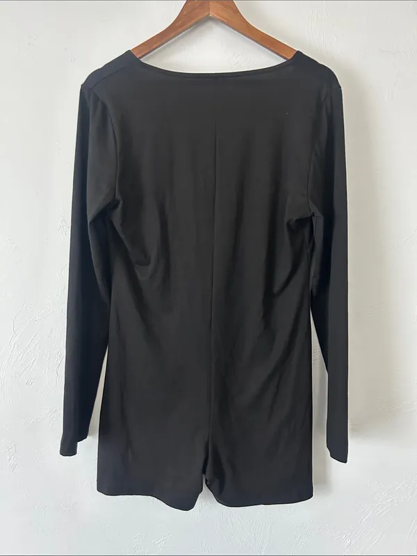 Black V - Image 3