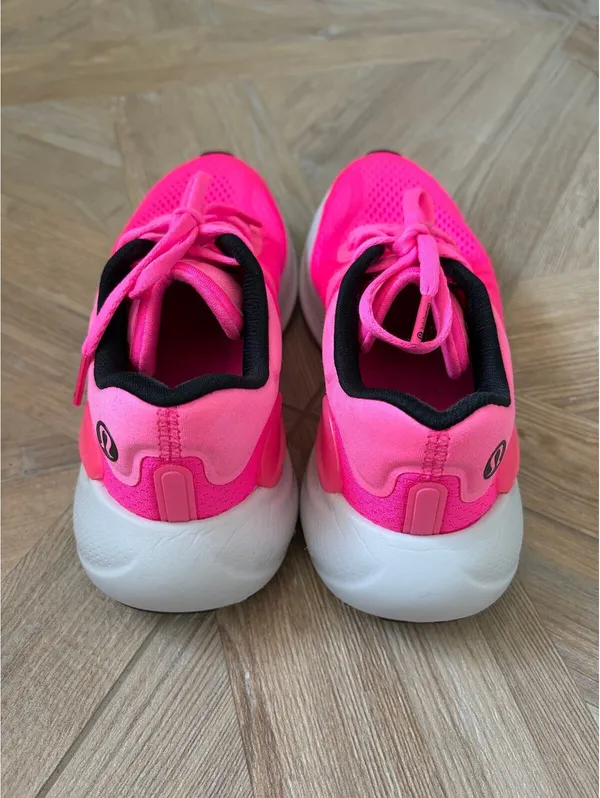 Lululemon Women's Beyondfeel Running Shoes Raspberry Glo Size 6 Sporty Run - Image 3