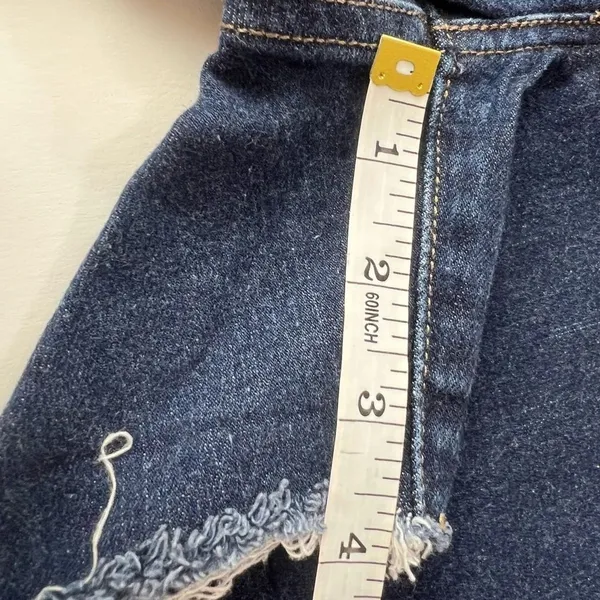 Levi's 529 Curvy Skinny Cut Off Denim Shorts Dark Wash Raw Hem Size 8 - Image 9