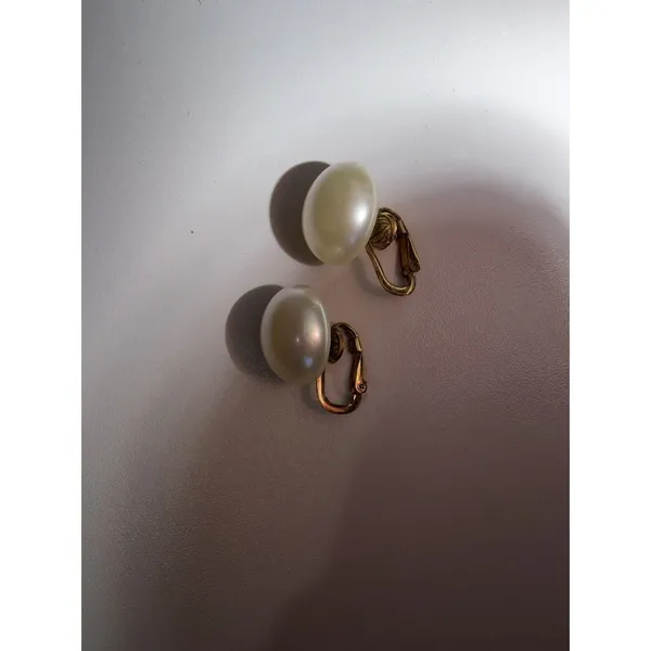 Vintage Signed 80s 90s‎ Ciner Faux Pearl Cabochon Gold Tone Clip-on Earrings - Image 2