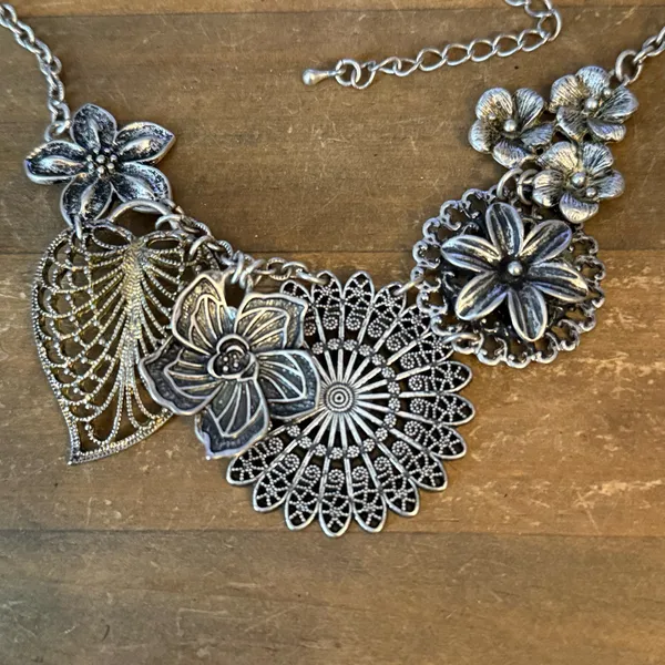 Premier Designs silver tone botanical floral statement necklace - Image 4