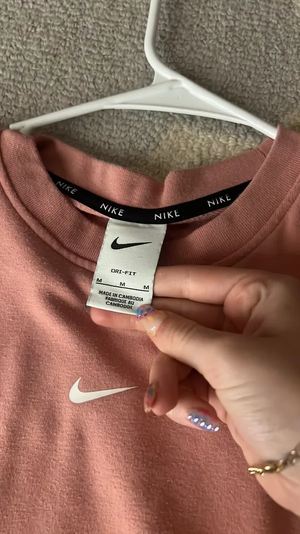 Medium pink nike sweatshirt  - Image 4