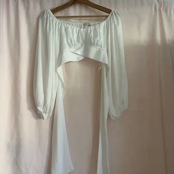 Elegant White Off - Image 2