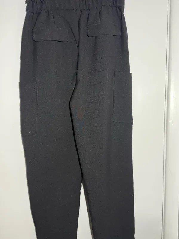 Zara Black Cargo Pants with Side Pockets - Image 4