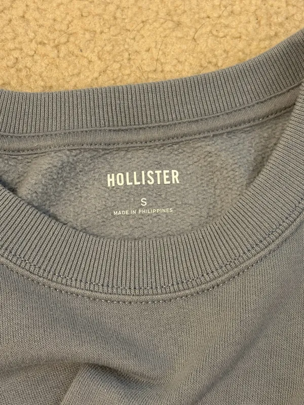 Women’s hollister blue crewneck sweatshirt - Image 3
